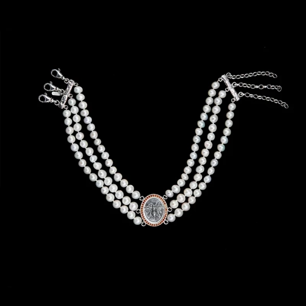 Bee Three Strand Pearl Necklace - Maria Nilsdotter - 1-2 dagars leverans - Nordic Spectra