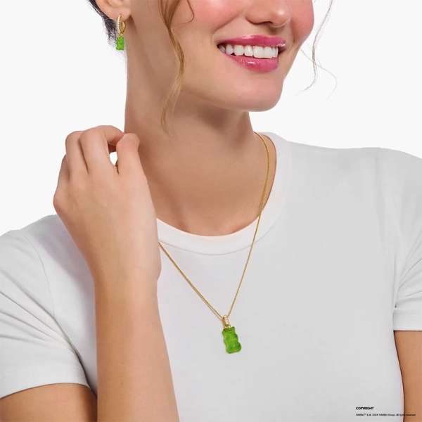 HARIBO Hängsmycke Grön Gummibjörn med Glittrande Stenar Guld - Thomas Sabo - Snabb leverans & paketinslagning - Nordic Spectra