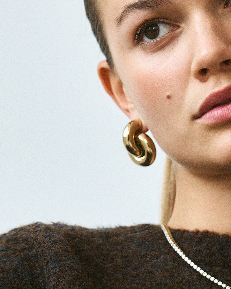Edblad-Redondo-Studs-L-Gold-CU-122590-2