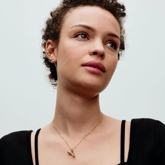 Q224_D_PDP_Model_Styled_26_1x1_RGB