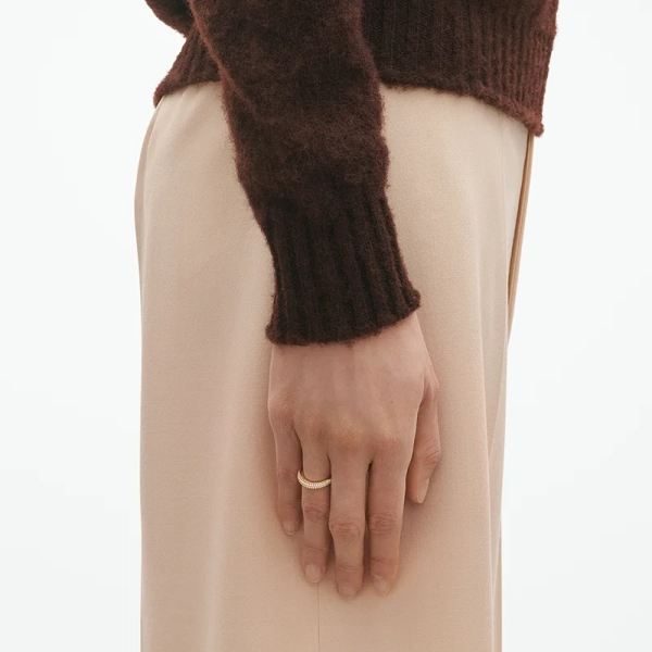 SS25_ECOM_ON-MODEL_OFFSPRING_YG_RING_20000990