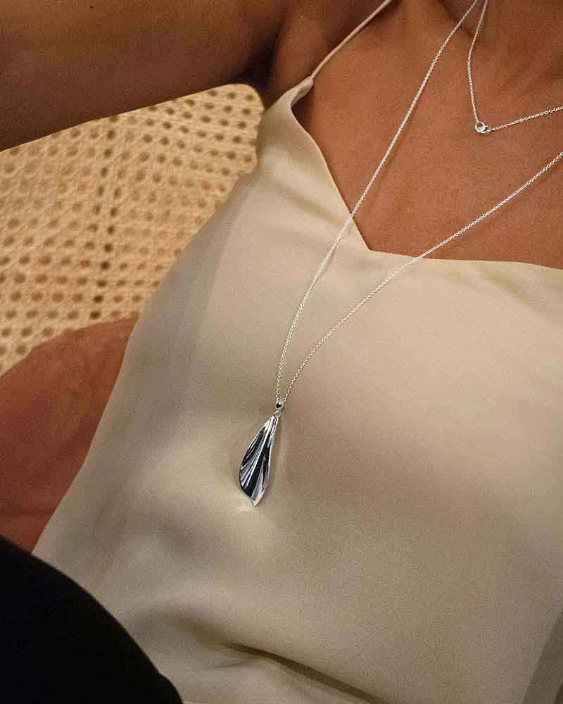 Gardenia Necklace - Drakenberg Sjölin Halsband - Snabb frakt & paketinslagning - Nordicspectra.se