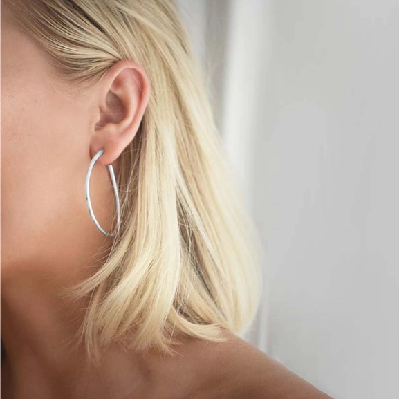 Lakeside Hoops - Drakenberg Sjölin Örhängen - Snabb frakt & paketinslagning - Nordicspectra.se