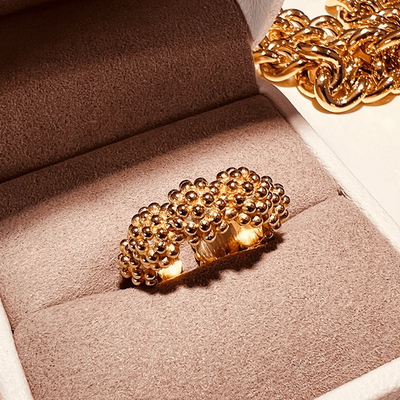 Dew Band Ring Gold - Emma Israelsson - Suuri valikoima & ilmainen lahjapaketointi - Nordicspectra.fi