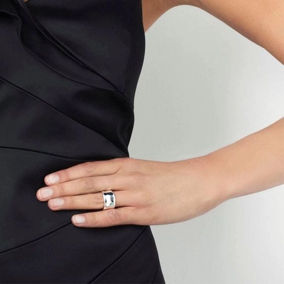 Moonwalk Wide Ring - Efva Attling ringar - Snabb frakt & paketinslagning - Nordicspectra.se