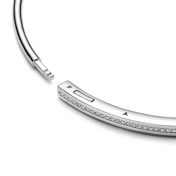 Pandora Signature I-D Pavé Bangle - PANDORA - Snabb frakt & paketinslagning - Nordicspectra.se