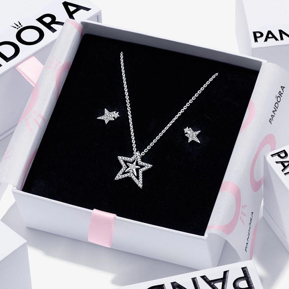 Presentset Stjärna Halsband & Örhängen - PANDORA - Snabb frakt & paketinslagning - Nordicspectra.se