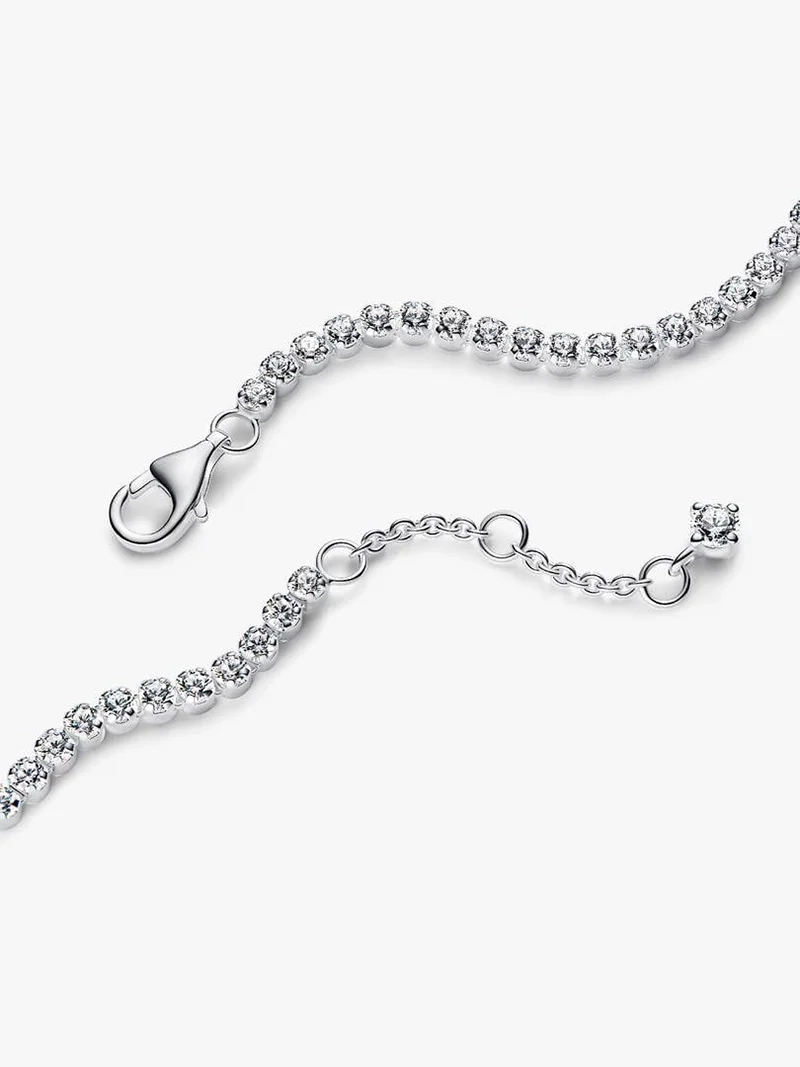 Tennisarmband med gnistrande runda stenar i silver från Pandora Timeless kollektionen.