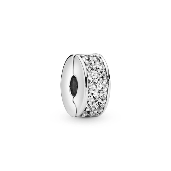 Skimrande Pavé Klämstopp i silver med Cubic Zirconia stenar från Pandora Moments kollektionen.