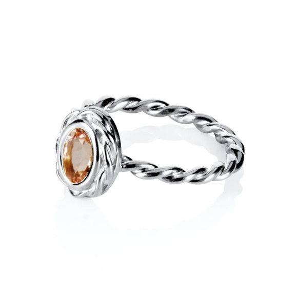 virad infattning. Wrapped Colour Ring - Morganite White Gold av Efva Attling.