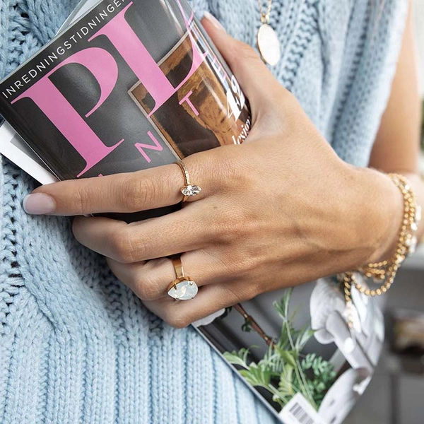 Petite Navette Ring Gold Crystal - Caroline Svedbom - Snabb frakt & paketinslagning - Nordicspectra.se