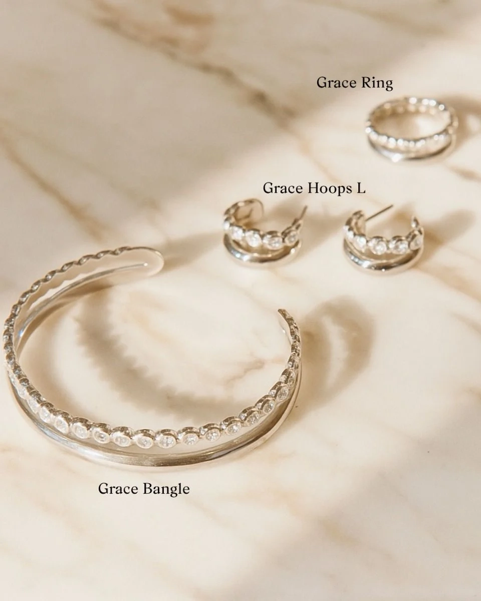 Stora hoops i blankt rostfritt stål med två bågar