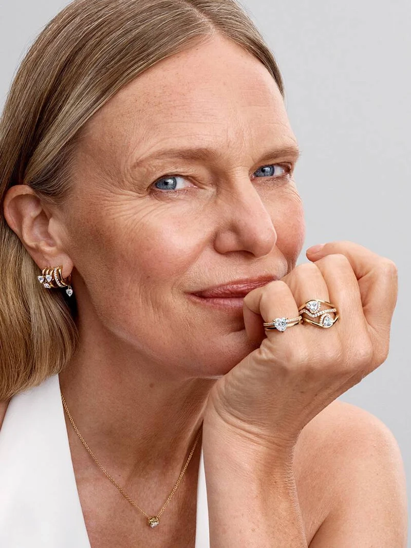 klaren Zirkonia und funkelnden Steinen.