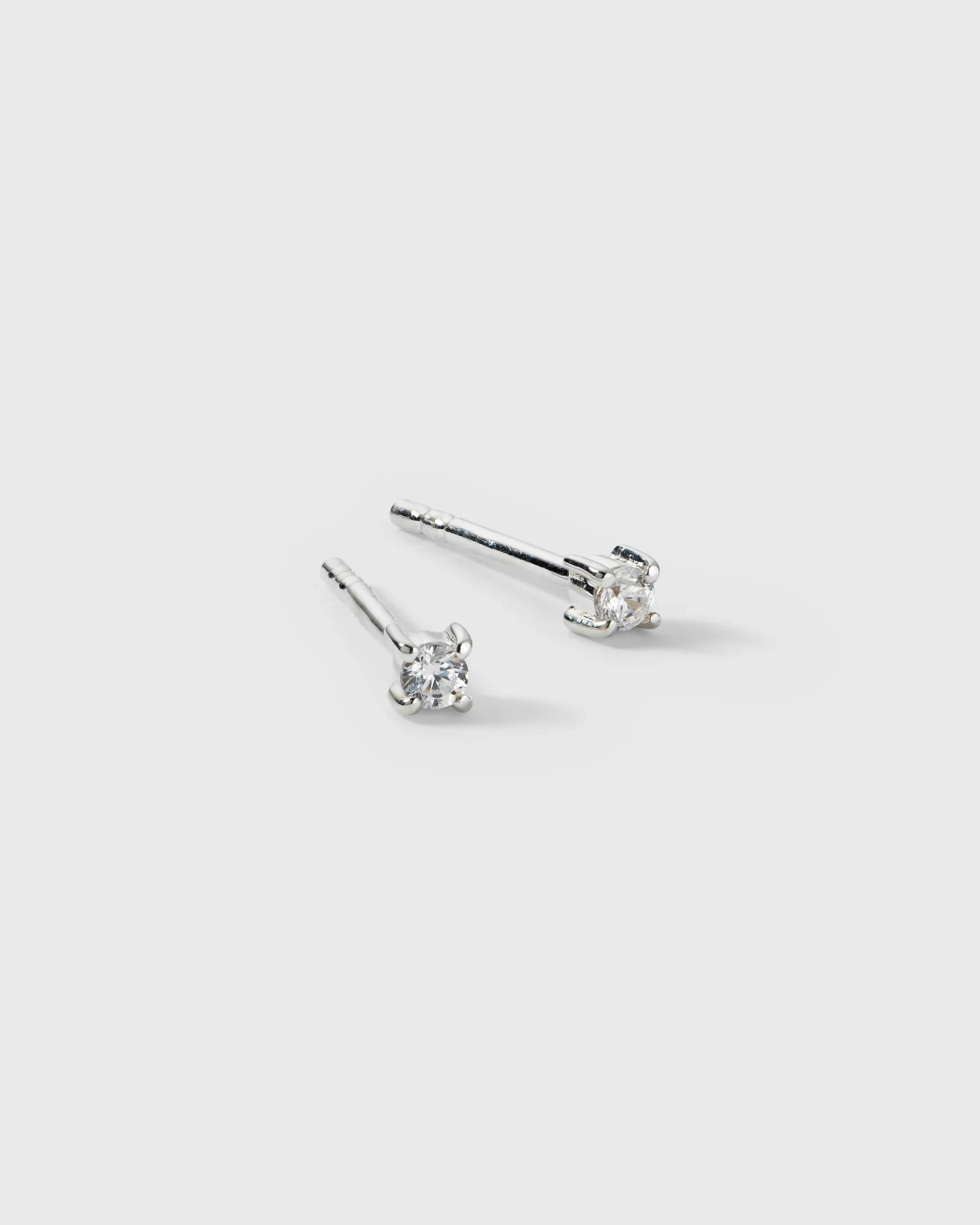 Celestia Studs Set Silver: tre par stilrena silverörhängen med cubic zirconia i olika storlekar från Syster P.