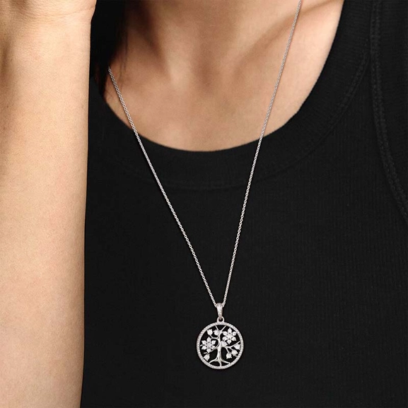 Glittrande Familjeträd Halsband - PANDORA - Snabb frakt & paketinslagning - Nordicspectra.se