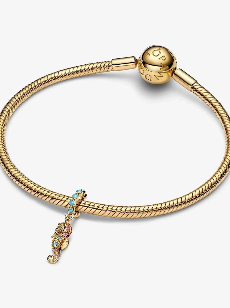 blå och rosa ädelstenar för elegans. En perfekt komplettering till din smyckessamling.