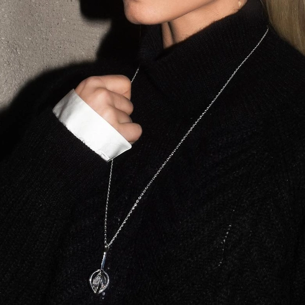 Captured Harmony Pendant von Efva Attling, Schneller Versand - Nordicspectra.de