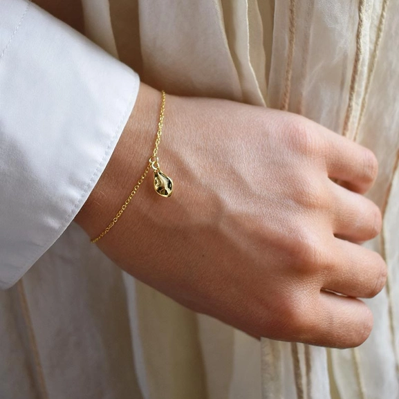 Gaias Grace Drop Bracelet Gold - Drakenberg Sjölin Armband - Snabb frakt & paketinslagning - Nordicspectra.se