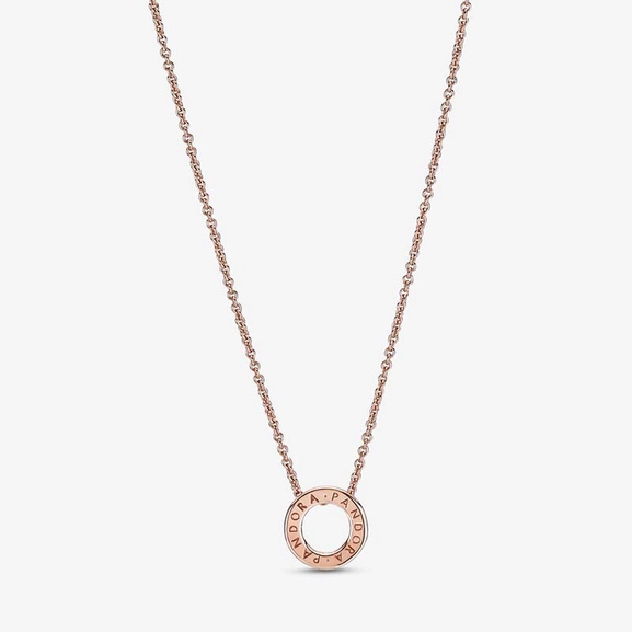 Halsband med Pandoras Logotyp Rosé - PANDORA - Snabb frakt & paketinslagning - Nordicspectra.se
