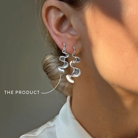 Water Flow Small Earrings från Drakenberg Sjölin