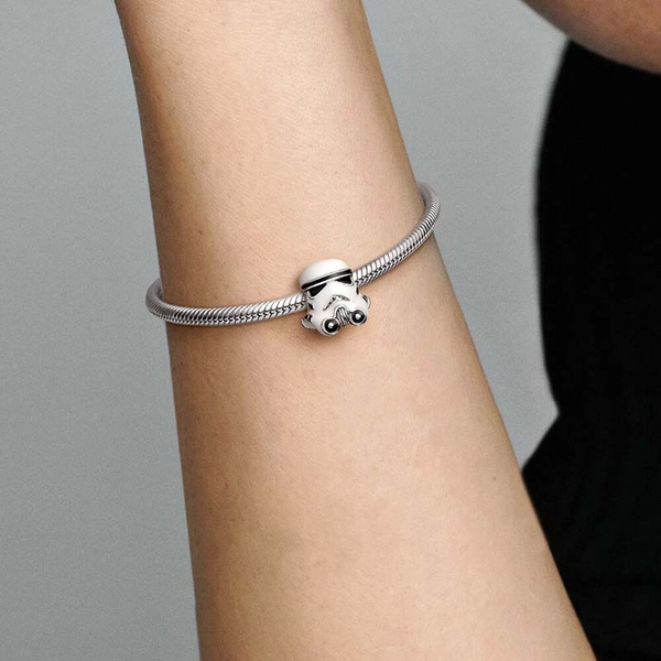 Star Wars™ Stormtrooper™-Helm Charm von PANDORA, Schneller Versand - Nordicspectra.de