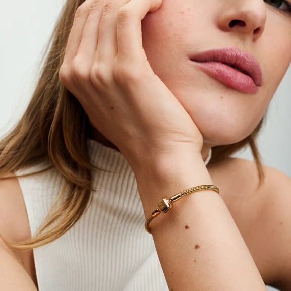 Moments Ormkedjearmband Guld - PANDORA - 1-2 dagar leverans - Gratis paketinslagning