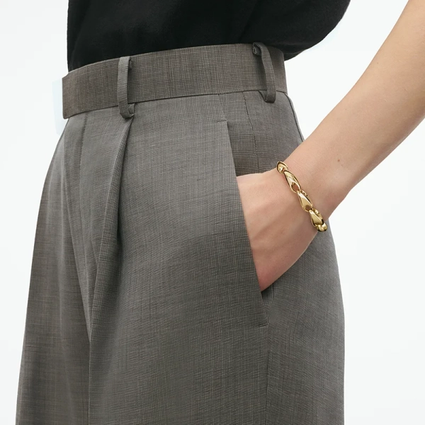 AW25_ECOM_ON-MODEL_REFLECT_LARGE_BRACELET_20001198