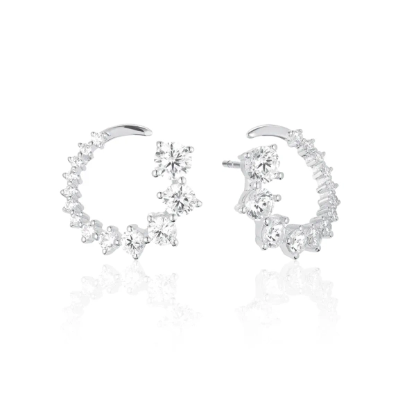 Belluno Circolo Örhängen i silver med gnistrande Cubic Zirconia-stenar från Sif Jakobs Belluno-kollektion.
