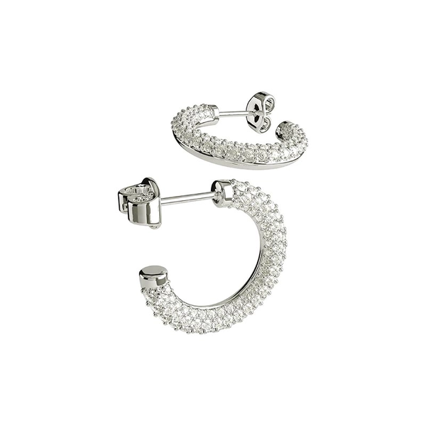 Aure 29 D örhängen i vitguld med små diamanter och rundad form som sitter elegant mot örat.