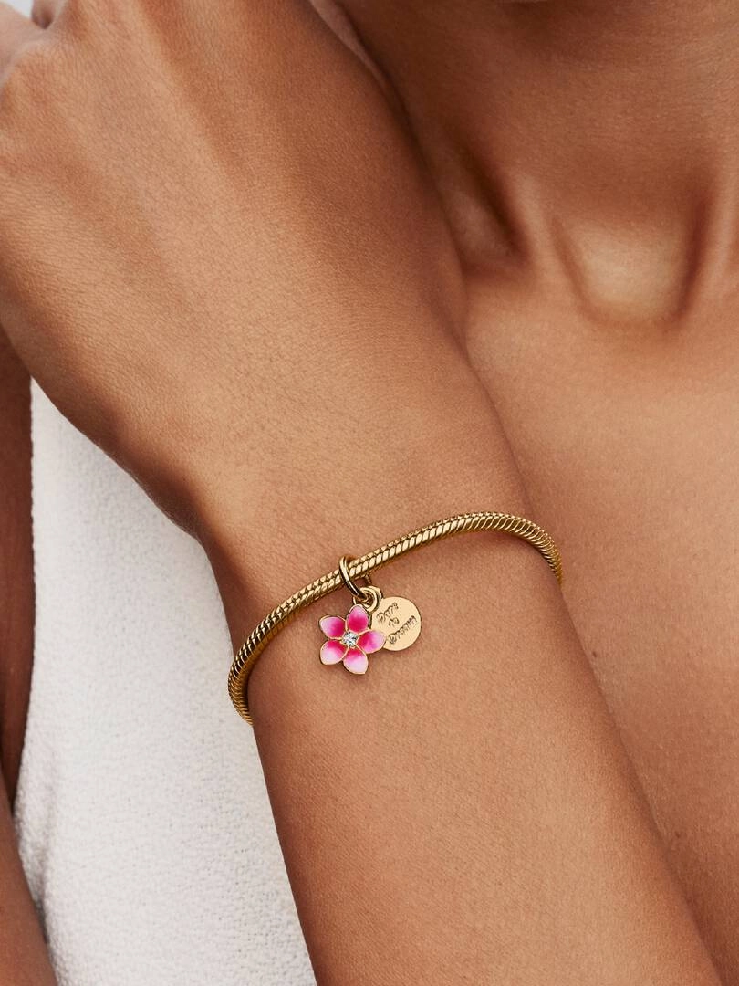 blomformad med rosa emalj