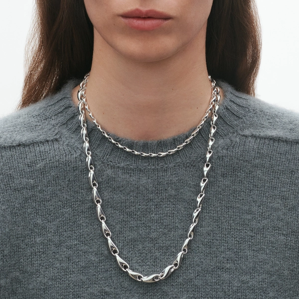 GJ_SS25_ECOM_SHOOT_REFLECT_NECKLACE_20001518_Close-up