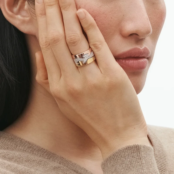 SS25_ECOM_ON-MODEL_FUSION_CENTRE & END_RING_20000332_20000291_20000293_Close-ups