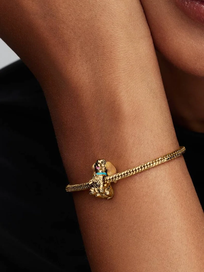 verziert mit farbenfroher Emaille und beweglichen Ohren