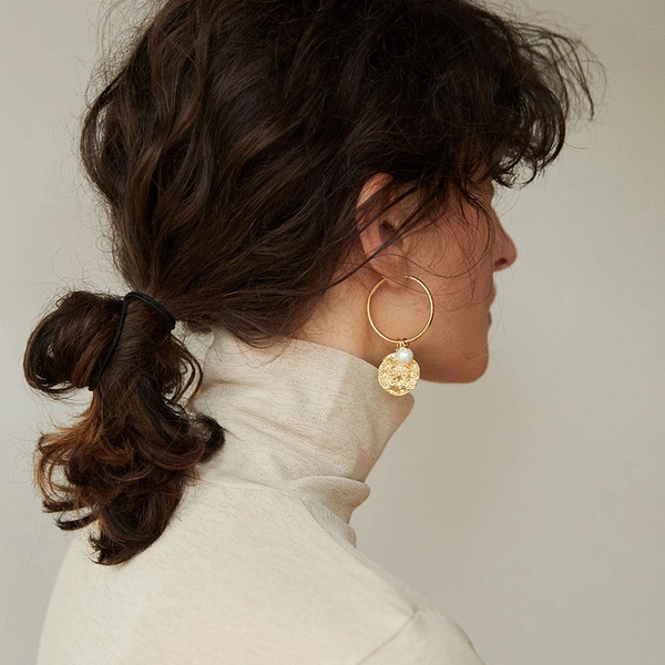 Letters Hoop Ear Gold -CU Jewellery - Snabb frakt & paketinslagning - Nordicspectra.se