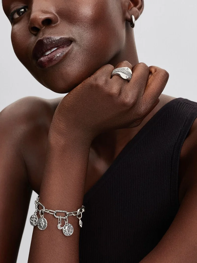 Medaljong Evighet Berlock från Pandora ME. Inspirerad av antika mynt