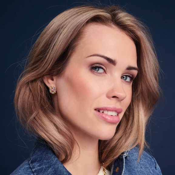 tyylikkäät pienet sormukset 18K kullattua hopeaa ja kimaltelevia kuutiometrisiä zirkoniakiviä.