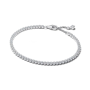 Tennisarmband mit funkelnden runden Steinen in Silber aus der Pandora Timeless Kollektion.