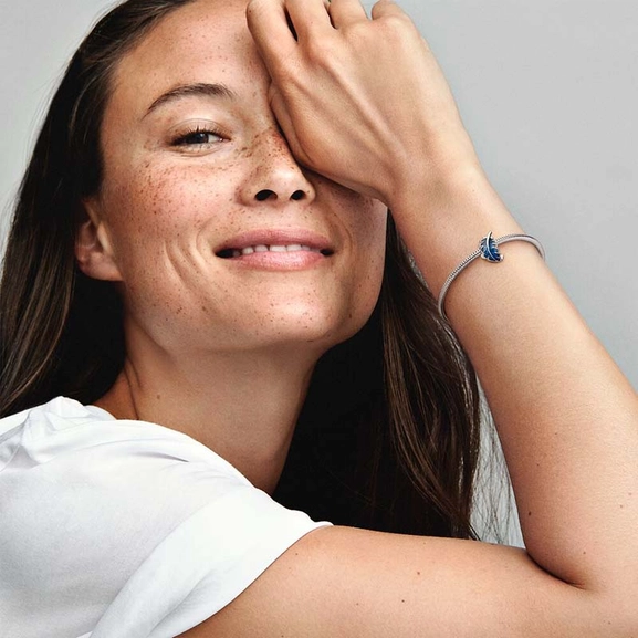 Blaue Geschwungene Feder Charm von PANDORA, Schneller Versand - Nordicspectra.de