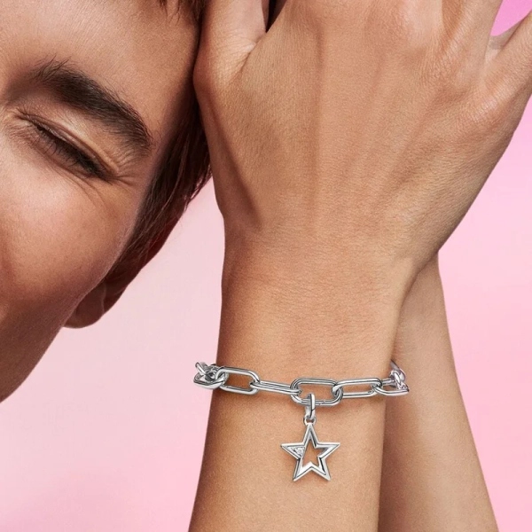 Pandora ME Medaljongberlock Glittrande Stjärna - PANDORA - Snabb leverans & paketinslagning - Nordic Spectra