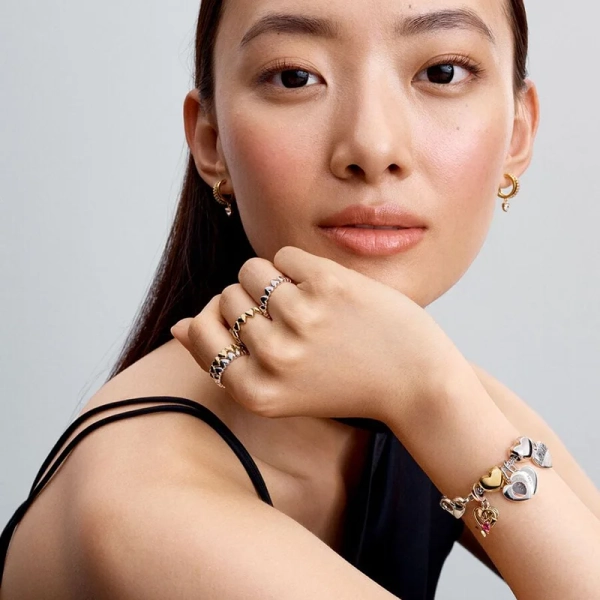 Hängberlock med Hjärta & Pil i silver och 14K guldpläterad metall