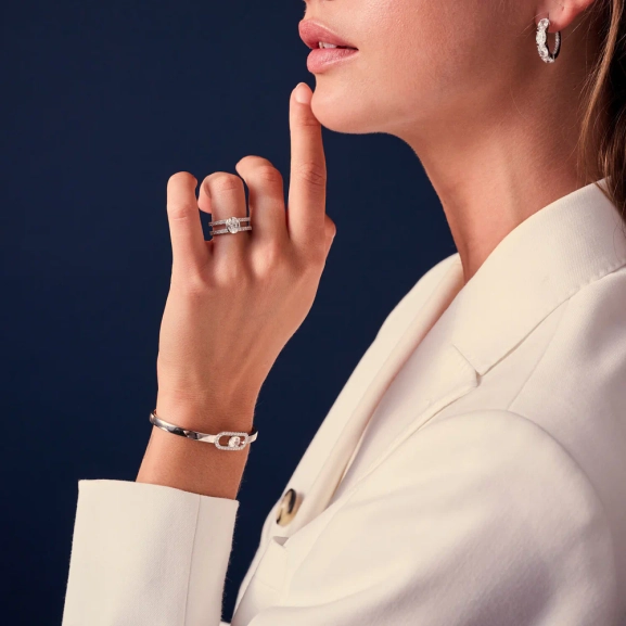 kimaltelevia kuutiometrisiä zirkoniakiviä