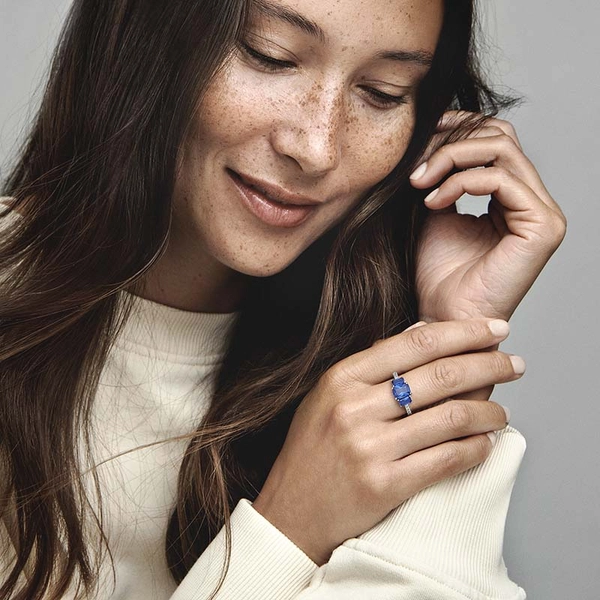 Blue Rectangular Three Stone Sparkling Ring - PANDORA - Snabb frakt & paketinslagning - Nordicspectra.se