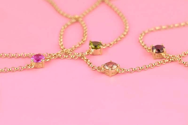 Time To Glow Mini Halsband - Champagne Guld - Carolina Gynning Halsband - Snabb frakt & paketinslagning - Nordicspectra.se