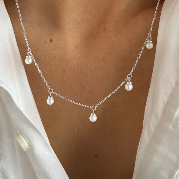 silverhalsband från Drakenberg Sjölin med vita sötvattenspärlor