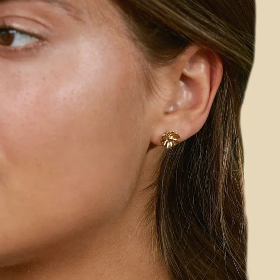 Floral Studs S Gold - Edblad - Snabb frakt & paketinslagning - Nordic Spectra