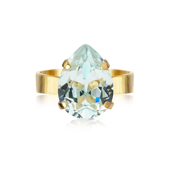 Guldpläterad justerbar ring med droppformad ljusblå Swarovski-kristall från Caroline Svedbom