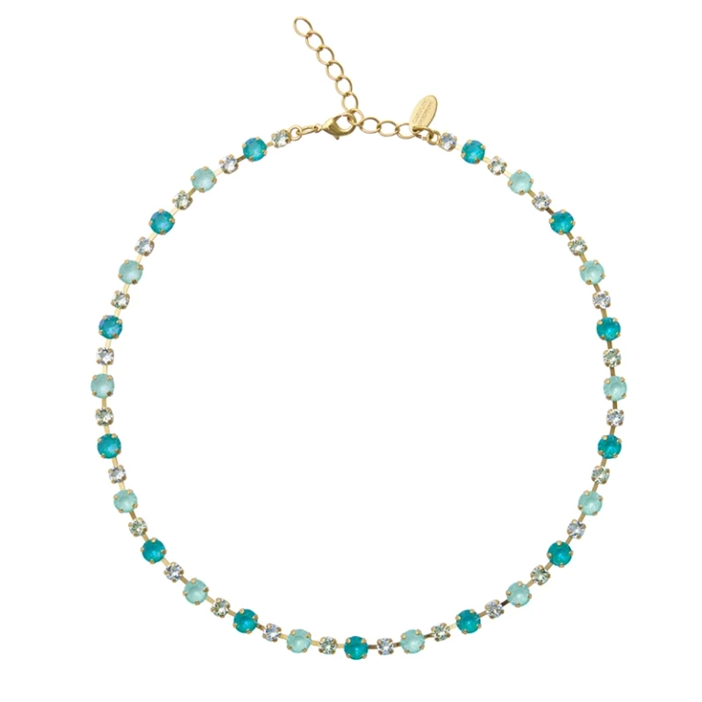 Calanthe Necklace Gold Laguna Combo i guldpläterad mässing med justerbar längd och glittrande kristaller från Caroline Svedbom.