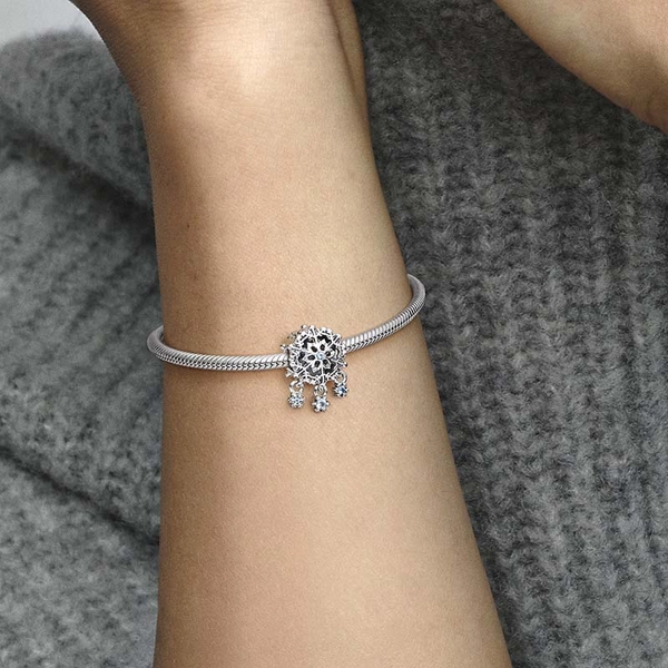 Icy Snowflake Drop Charm - PANDORA - Suuri valikoima & ilmainen lahjapaketointi - Nordicspectra.fi