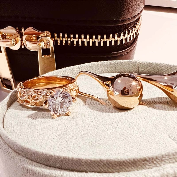 Princess Ring Gold - Emma Israelsson - Snabb frakt & paketinslagning - Nordicspectra.se