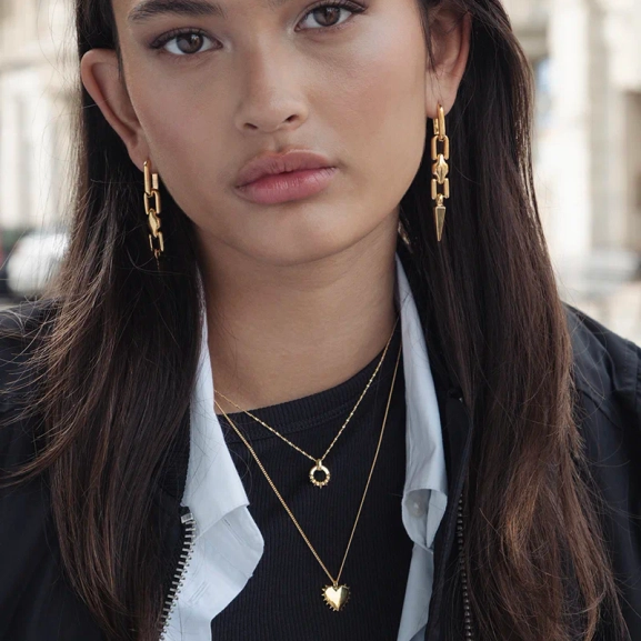 True Love Spike Heart Necklace Gold - Syster P - Snabb leverans & Gratis paketinslagning - Nordic Spectra